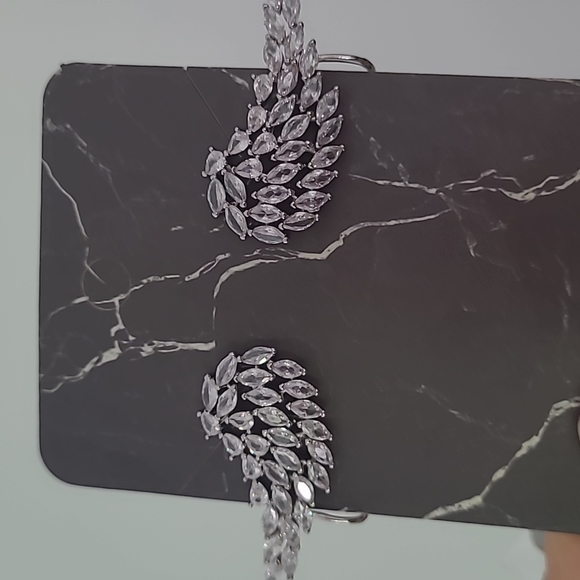 Angel Glam Earrings - Picture 8 of 9